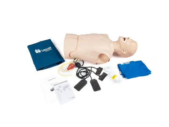 LAERDAL-260-00001 en el torso de Kelly
