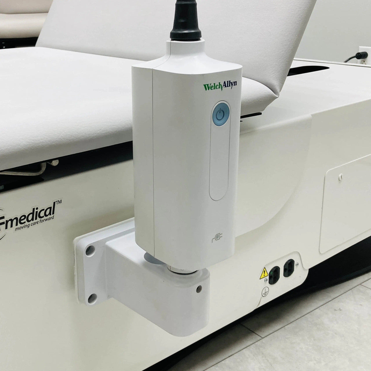 UMF Medical 590 and 591 Front Mounting Plate for Welch Allyn Light Bracket