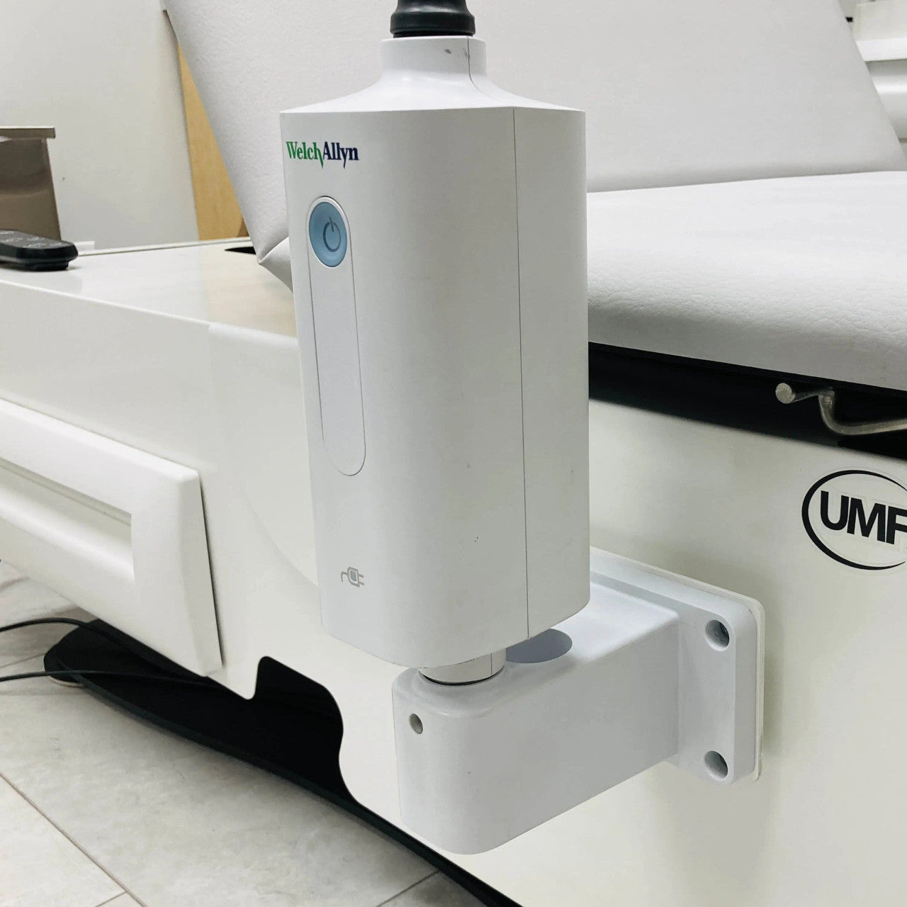 UMF Medical 590 and 591 Front Mounting Plate for Welch Allyn Light Bracket