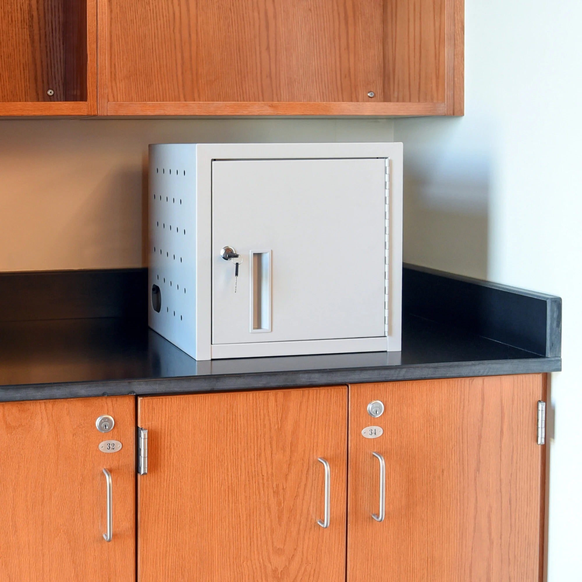 Luxor-LLTMW8-G Wall Mount / Desktop 8 Tablet Charging Station