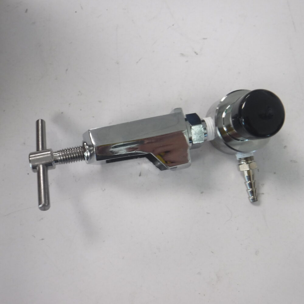 Mada Medical-1442 Mini Oxygen Regulator w/o Contents Gauge (1 EA)