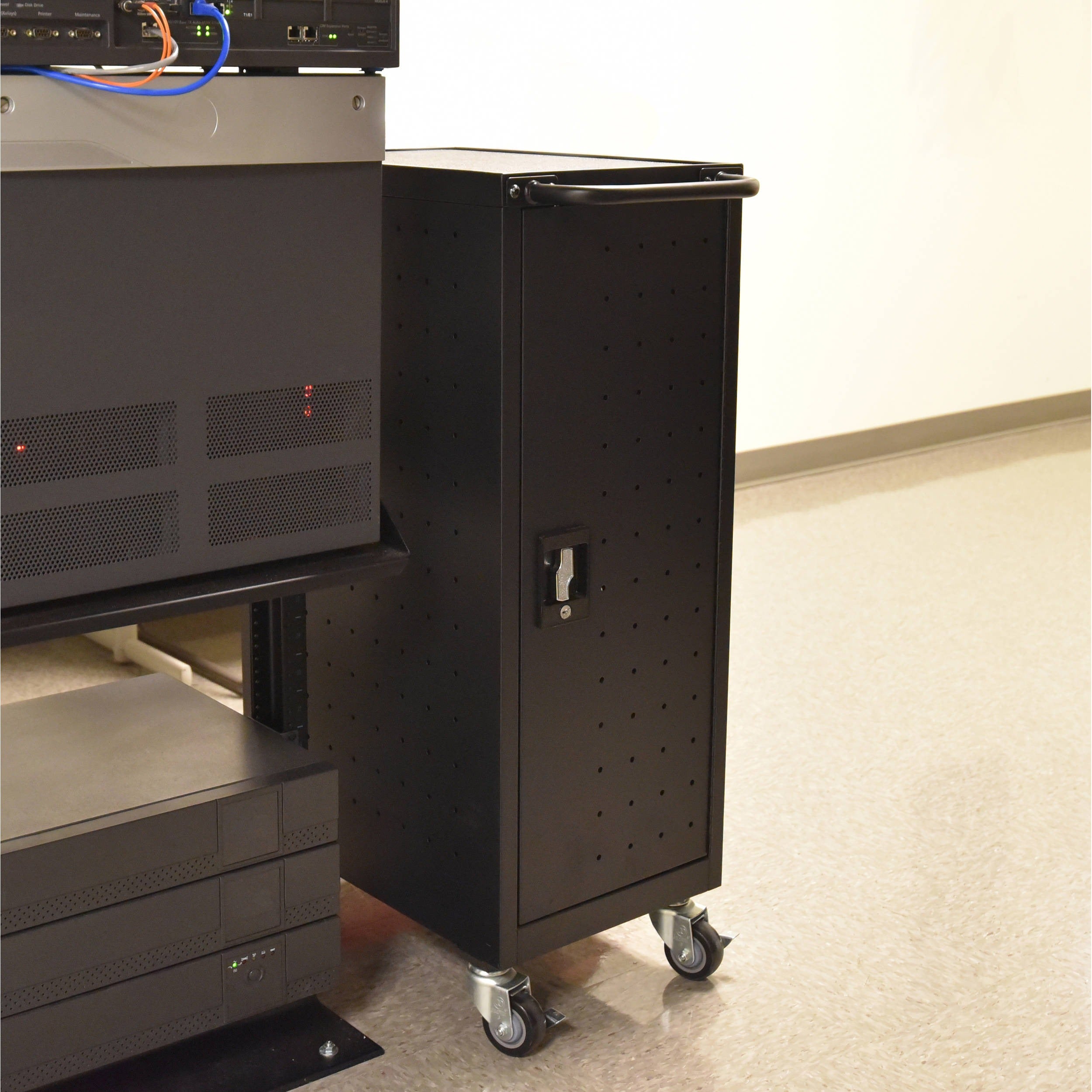 Luxor-LLTP12-B 12 Tablet / Laptop Charging Cart